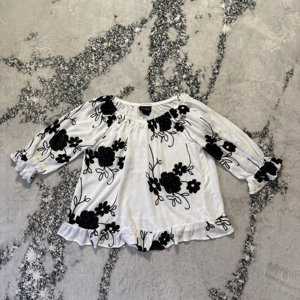 LIV Los Angeles Top Womens Size XL‎ White Black Embroidered Floral Blouse Ruffle